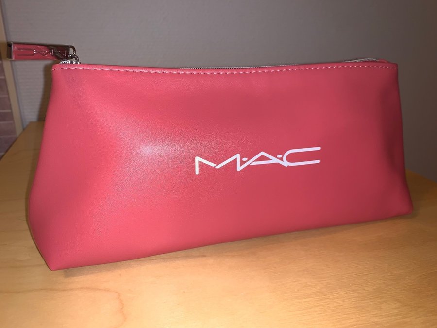 MAC - Makeup Bag! Så himla snygg! (NY!)