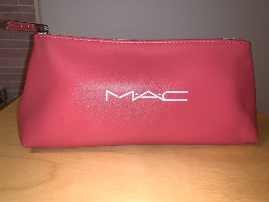 MAC - Makeup Bag! Så himla snygg! (NY!)
