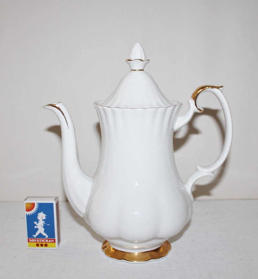 Royal Albert - Kaffekanna - "Val D'Or" - Benporslin - England - Guldkant