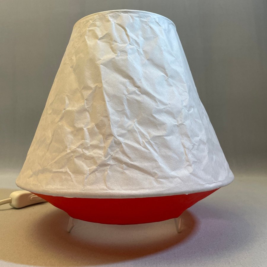 Retro bordslampa Ikea "Låter" Röd/vit papper