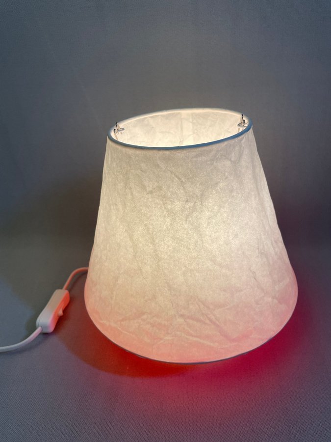 Retro bordslampa Ikea "Låter" Röd/vit papper