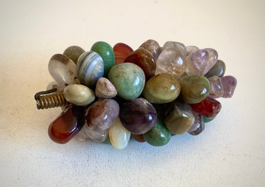 Druvklase med slipade trummade stenar Grape bunch natural stone retro vintage