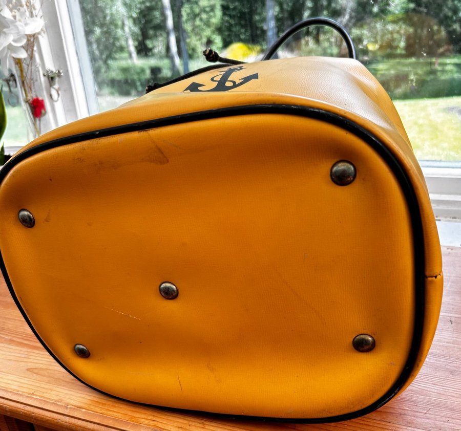 PVC påse bag väska stor i gul färg extremt robust vattentätt rörformad
