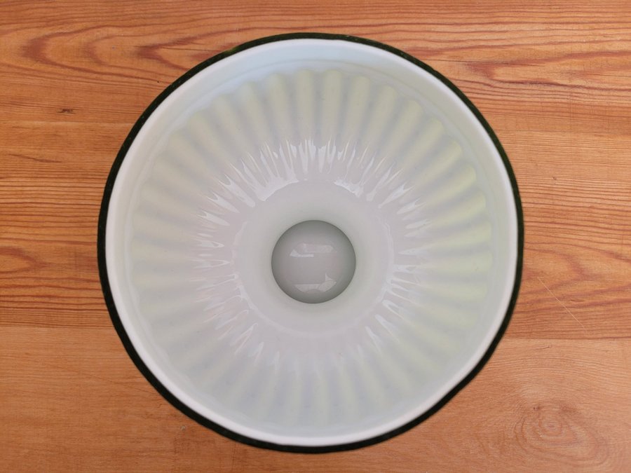 Helena Tynell Flygsfors Glasbruk grön skål i glas glasskål på fot design 60-tal