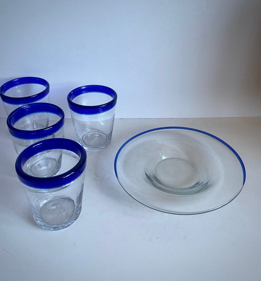 Bergdala blåkant 4 dricks glas signerat skål/ fat konstglas konsthantverk