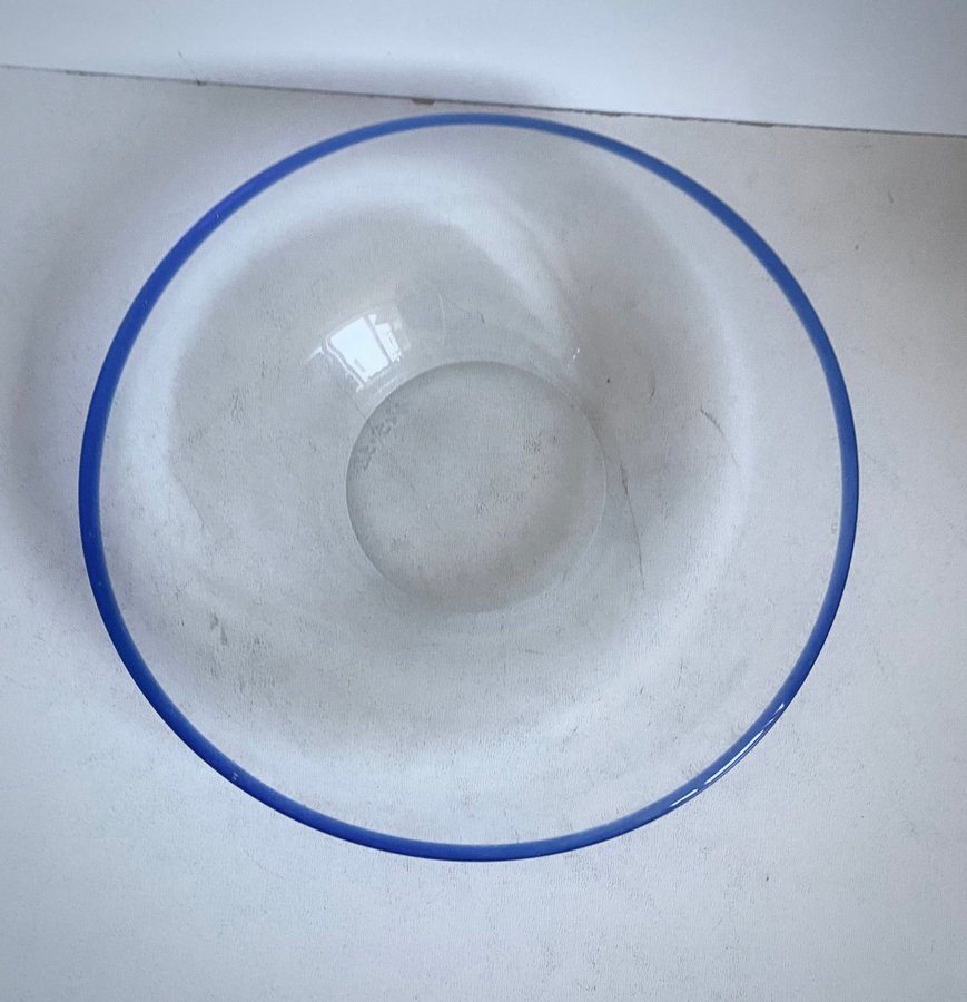 Bergdala blåkant 4 dricks glas signerat skål/ fat konstglas konsthantverk