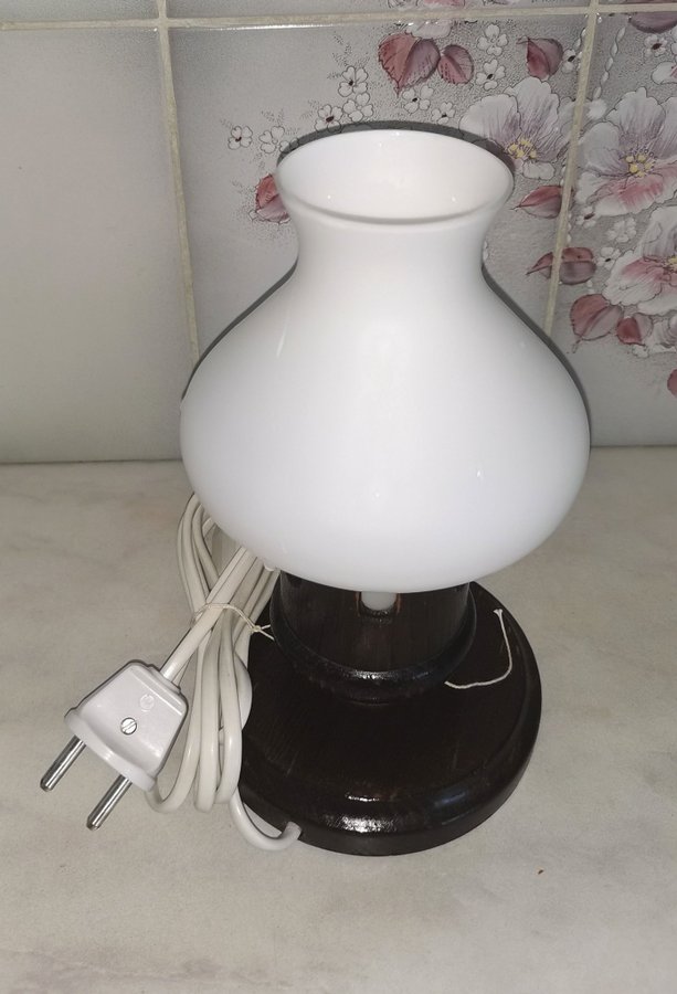 Oljelampa bordslampa el med träfot retro Markslöjd Kinna 846