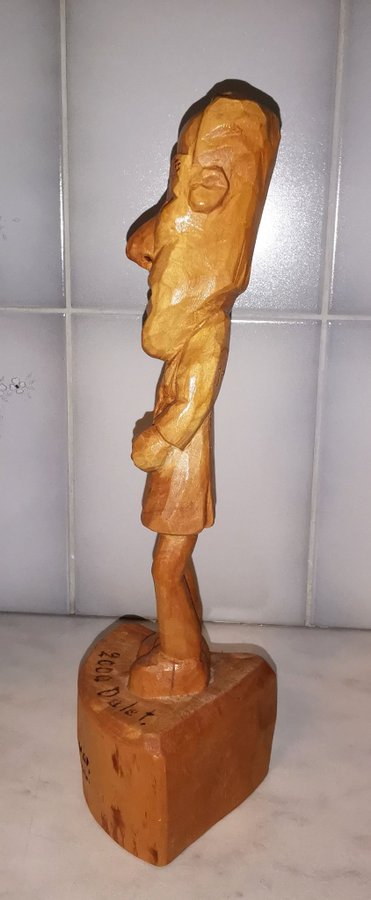 Hög 315 cm Ingvar Carlson figurin i trä 2000 dalet Risto Vahniäinen 1995