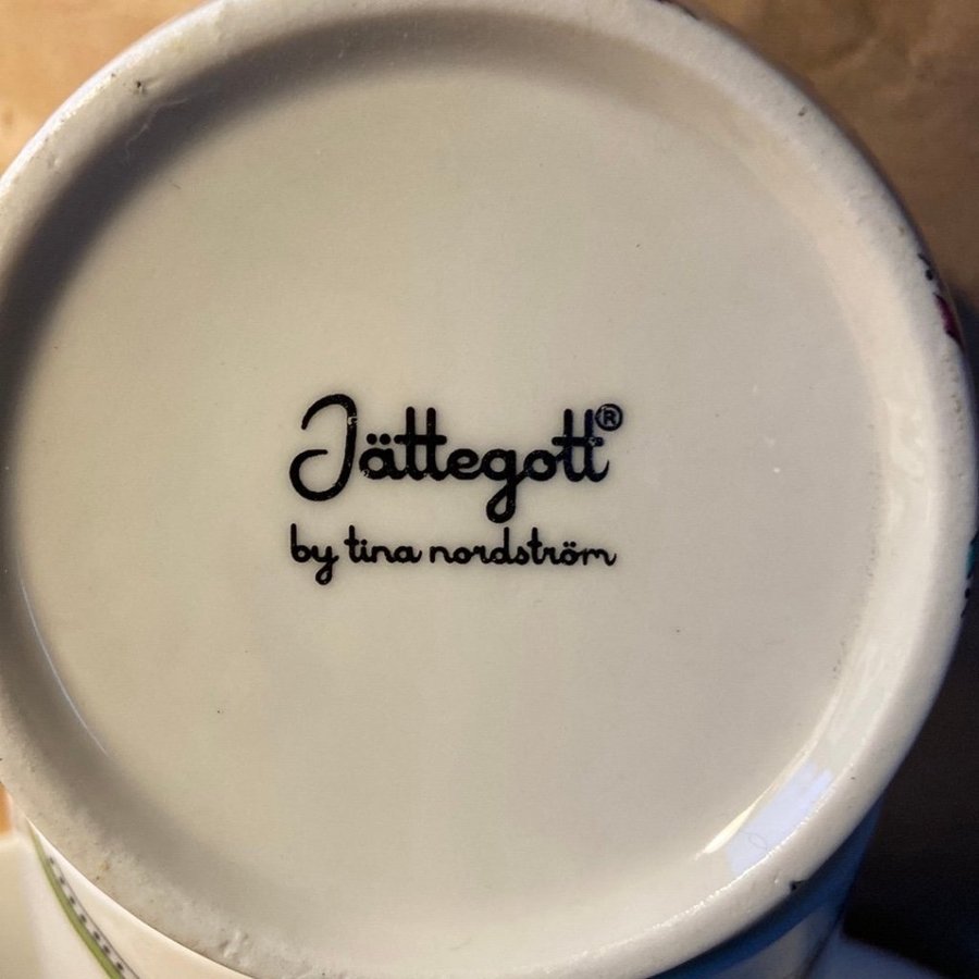 ”Jättegott” Tina Nordström 4 portionsskålar cocotteformar porslin LÄS