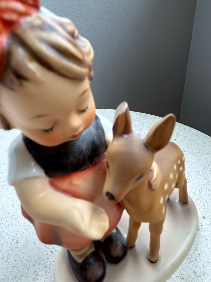 Goebel Hummel figurin flicka med rådjur