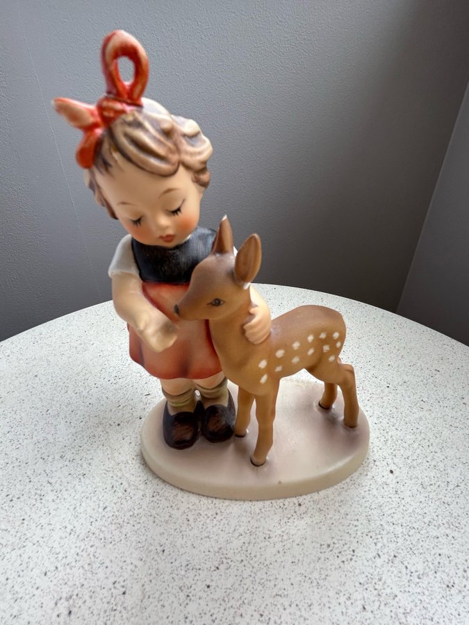 Goebel Hummel figurin flicka med rådjur