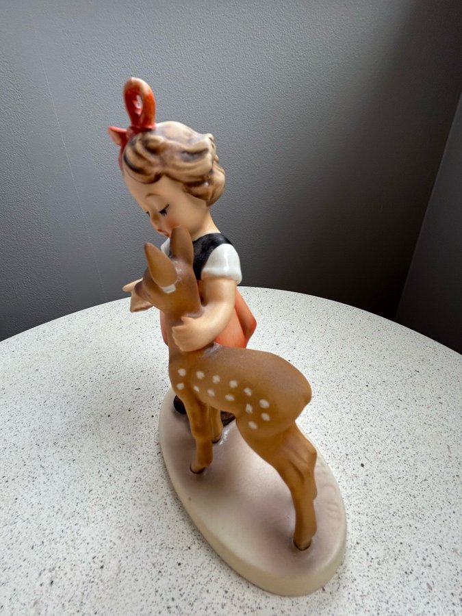 Goebel Hummel figurin flicka med rådjur