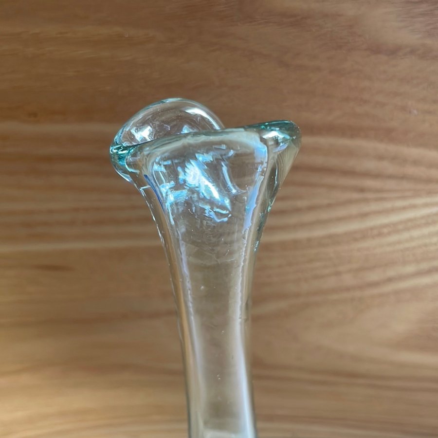 Hundbensvas glasvas 175 cm hög Ture Berglund Stockholms Glasbruk Etikettmärkt