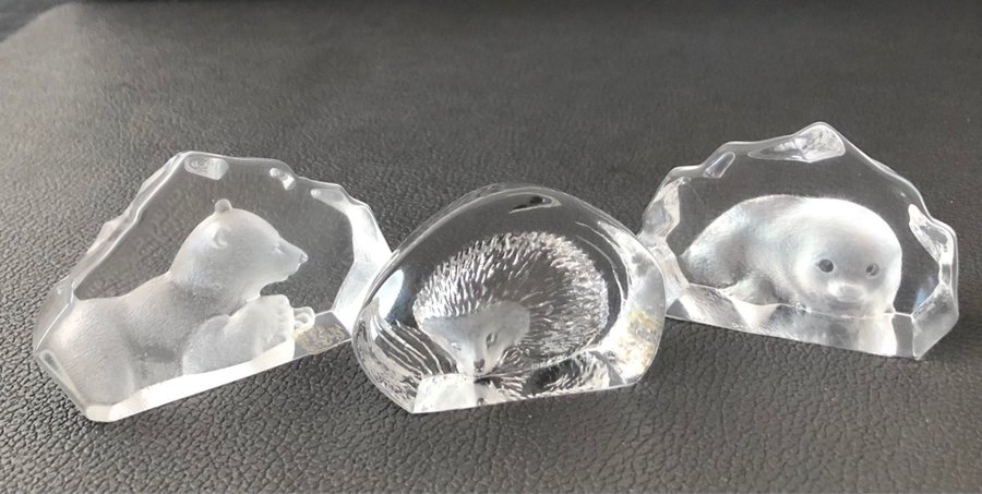 Mats Jonasson Målerås design wildlife miniature 3 glasblock med avbildade djur