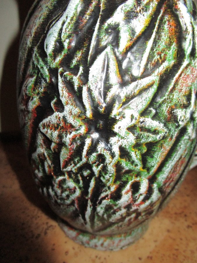 VINTAGE - Mycket ovanlig och dekorativ tillbringare i keramik med tjusiga färger