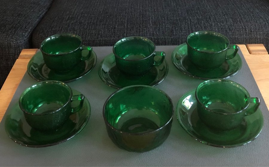Arcoroc Sierra France 5 koppar med fat och 1 skål i retro grönt glas