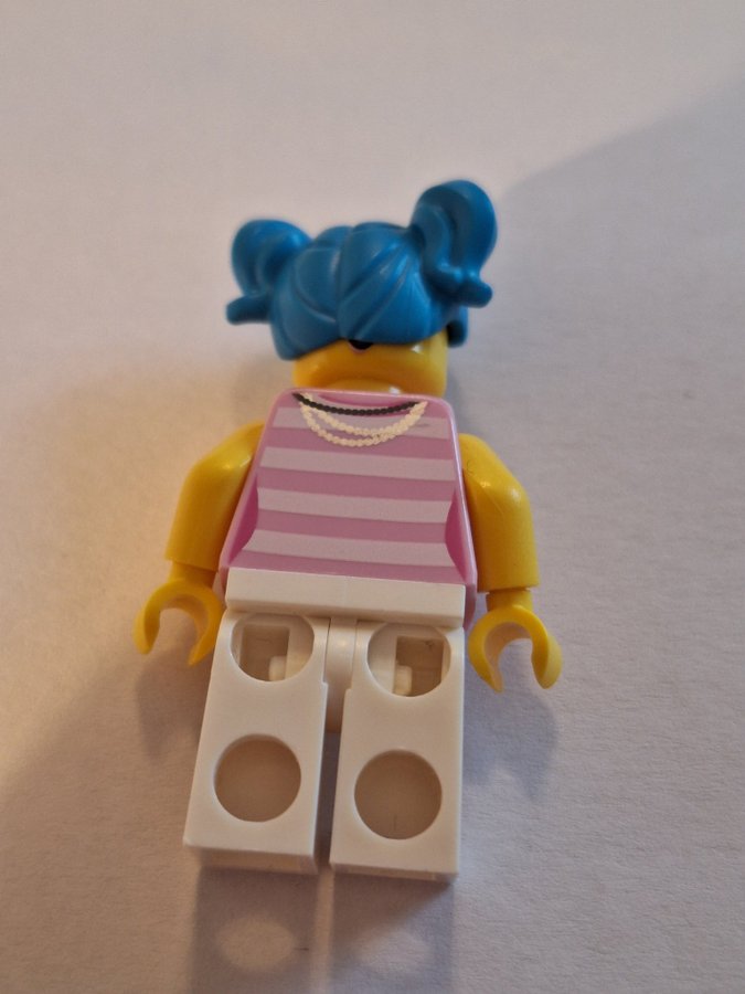 Lego Minifigur City: Airport: cty1182 Poppy Starr - Bright Pink Top, White Legs