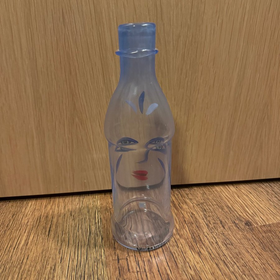 Ulrica Hydman-Vallien - PET-flaska (26 cm) - Kosta Boda