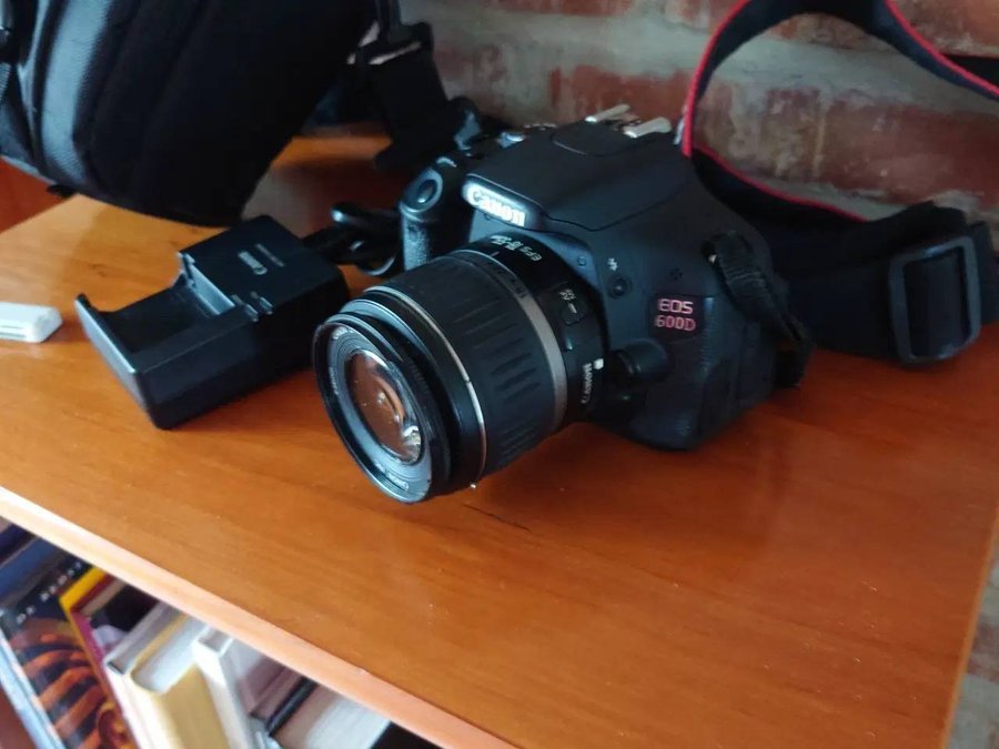 Canon 600D 18mp 64 gb ram 18-55mm objektiv og taske