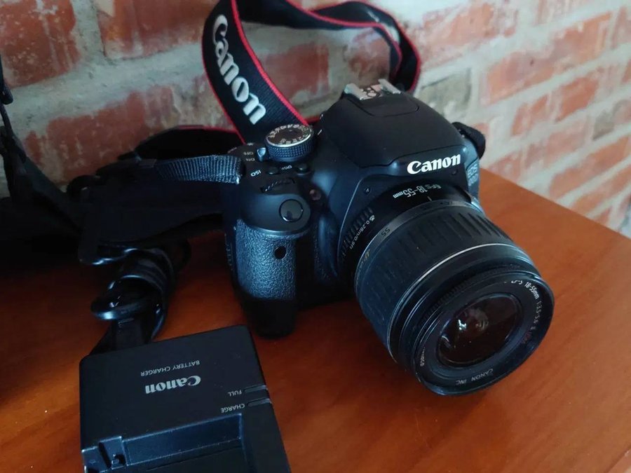 Canon 600D 18mp 64 gb ram 18-55mm objektiv og taske