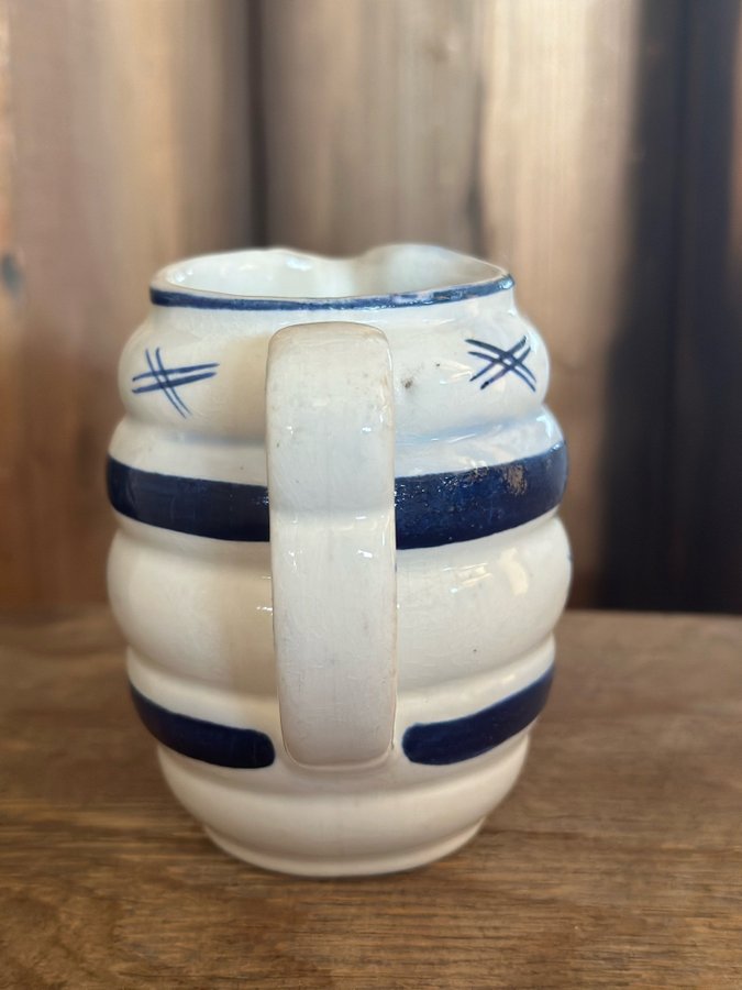 Mjölkkanna från Gefle början av 1900-talet blå vitt randig vintage antik