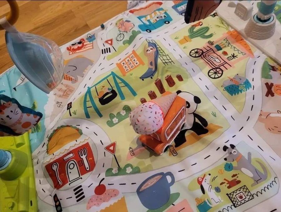 Fisher-Price Activit City Babygum Playmat med leksaker