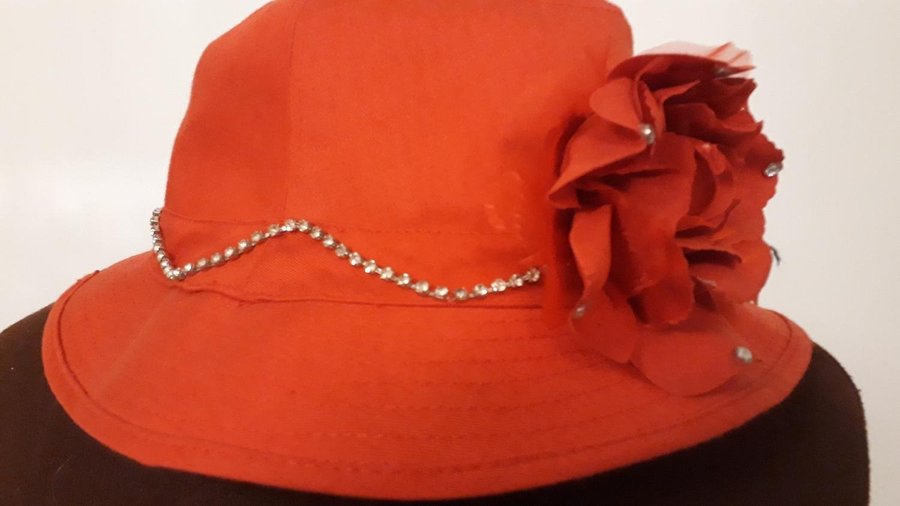 Hatt RÖD med ROS vintage Storlek ca 56/58