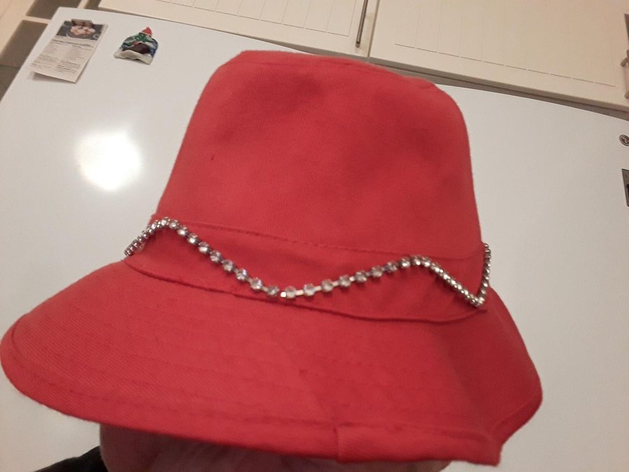 Hatt RÖD med ROS vintage Storlek ca 56/58