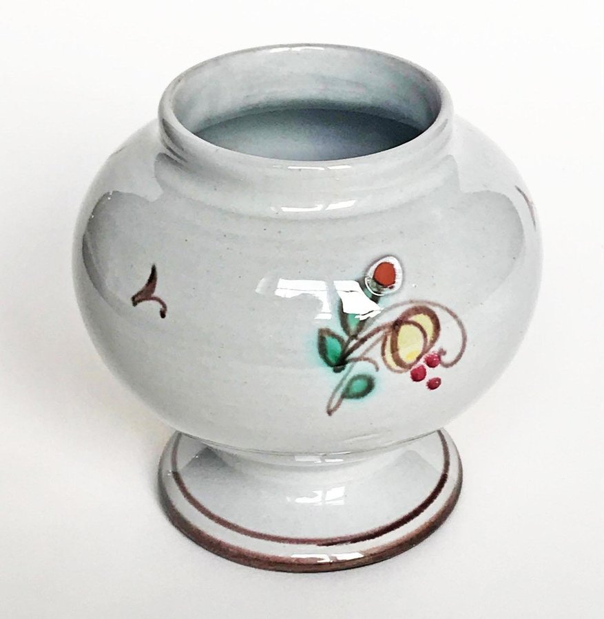 En liten vas från Gabriel Keramik handmålad numrerad vintage