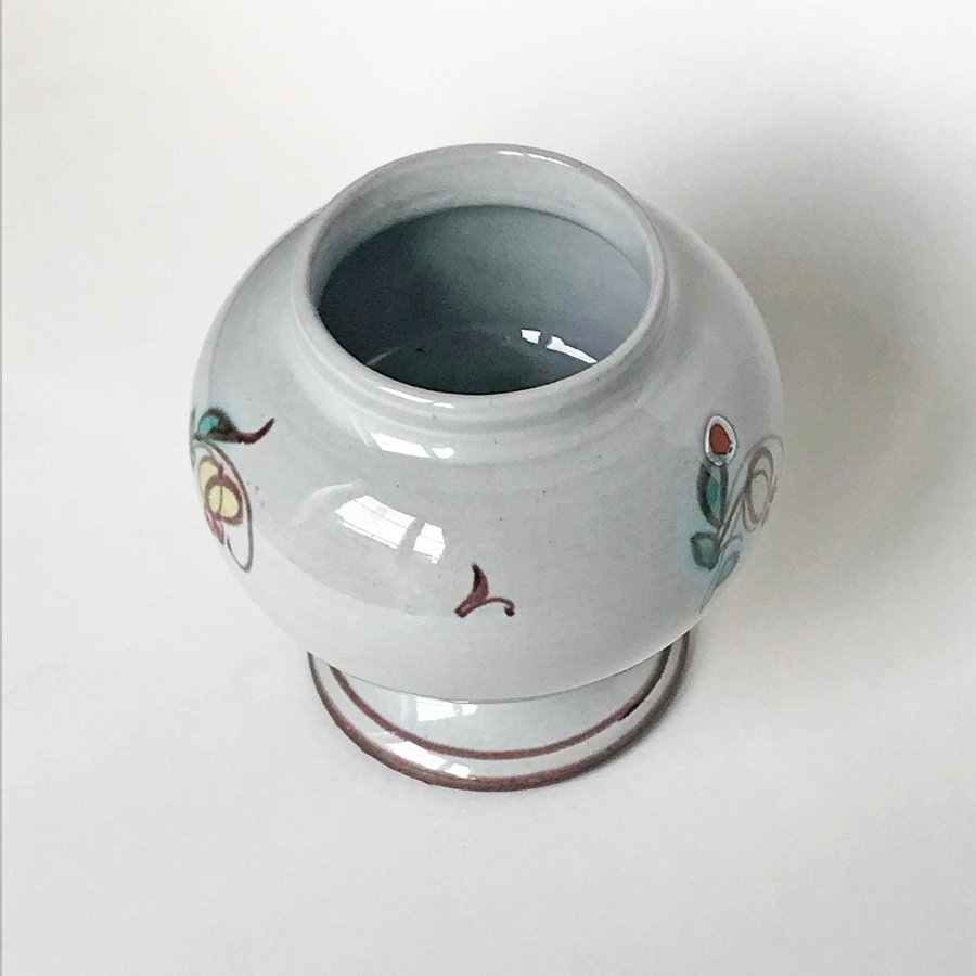 En liten vas från Gabriel Keramik handmålad numrerad vintage