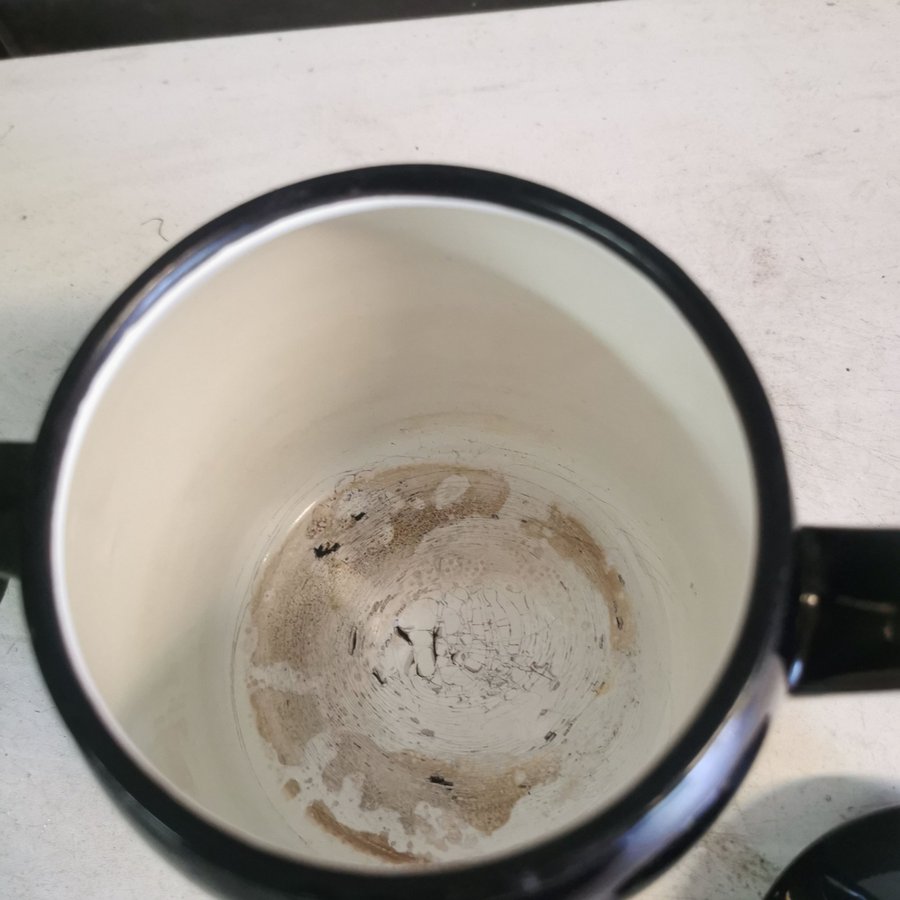 Emaljerad kaffekanna svart