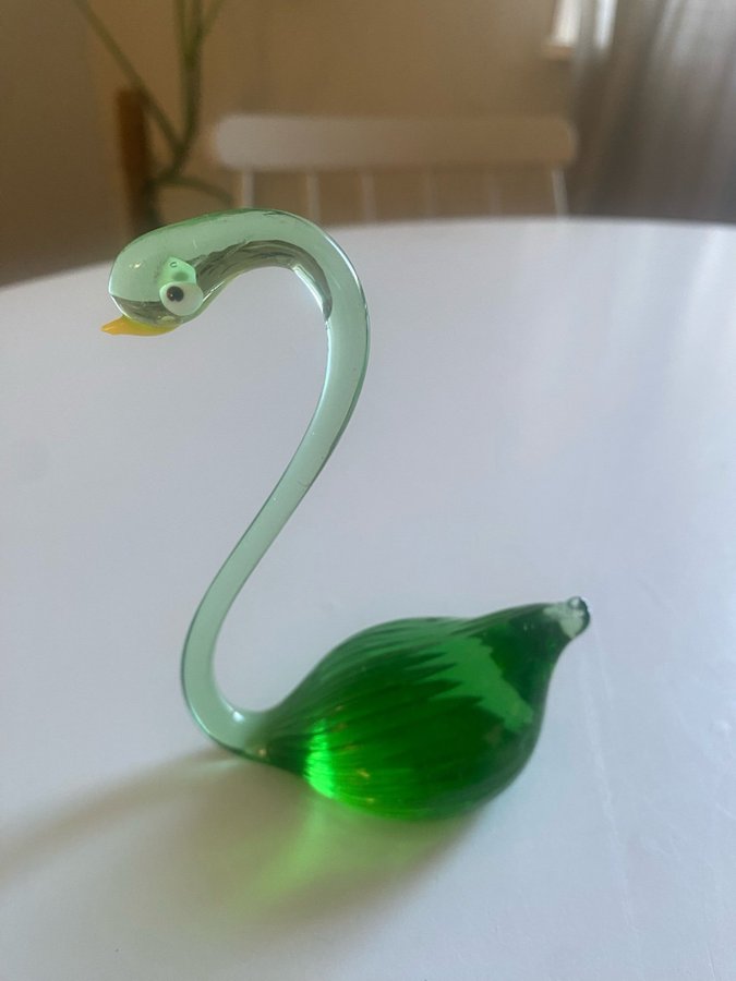 Grön glas figur fågel äldre vintage antik glasdjur