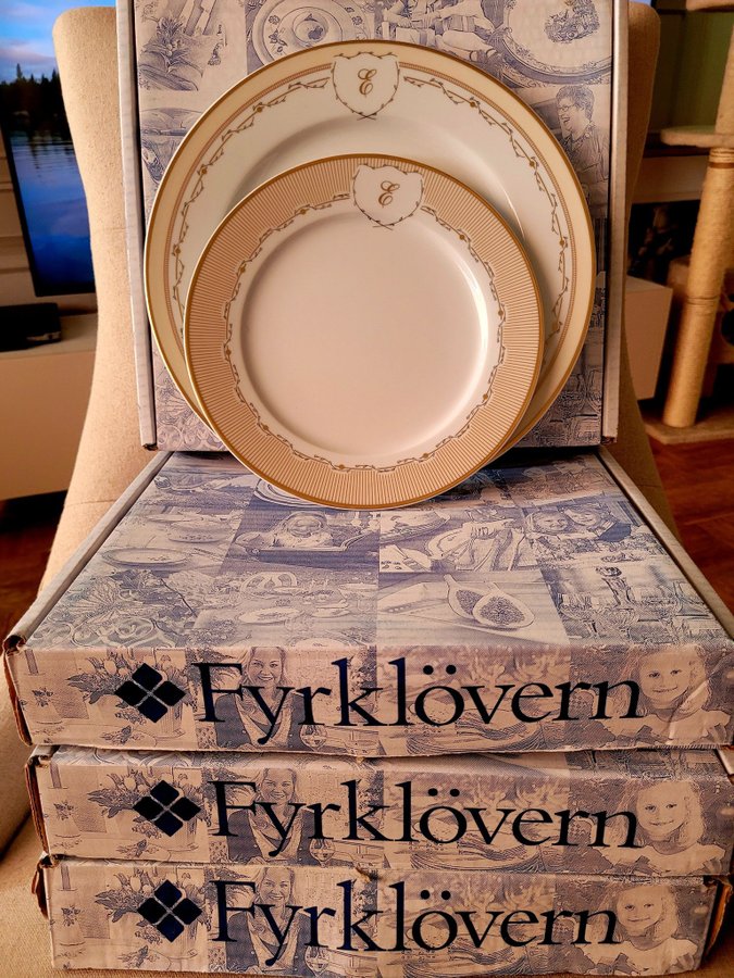 Fyrklövern ClassicBarbro Rydholm 12 tallrikar i orig kartong med"E"monogram