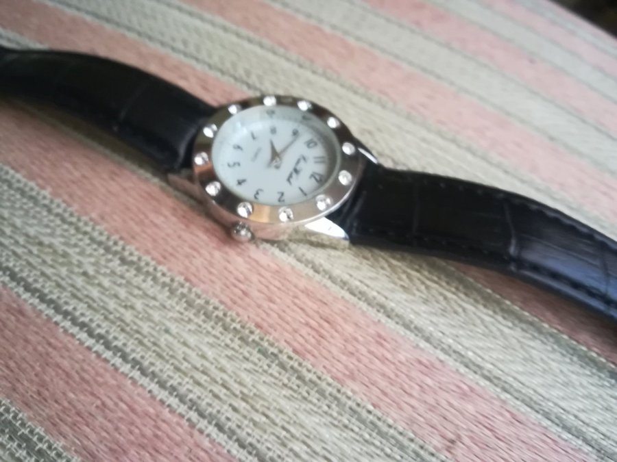 Euro Watch damklocka quartz klocka med zirconia  nytt skick