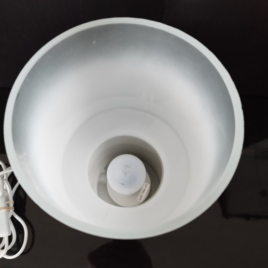 BORDSLAMPA stor modern i frostat glas