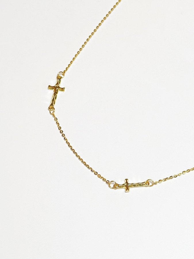 Halsband i 18k guldpläterat äkta silver med kors