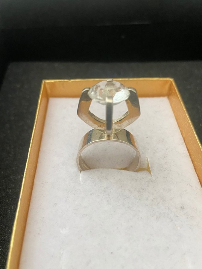 Svensk design silver ring med bergkristall Sten