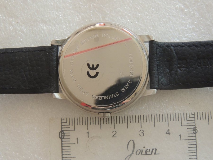 Quarts armbandsur med tysk 1 Mark 1979