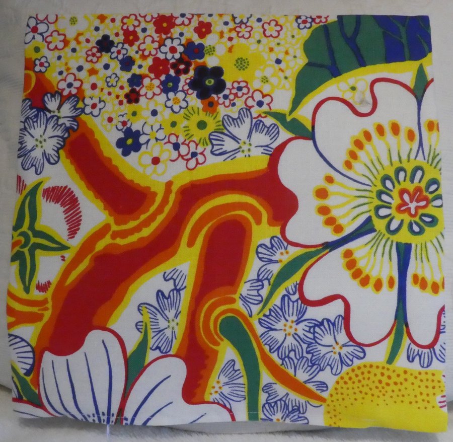 KuddfodralNippon - tygdesign Josef Frank/Svenskt Tenn