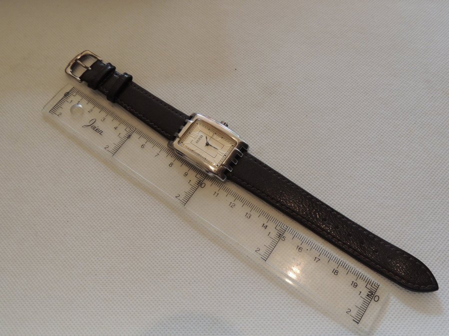 Quarts armbandsur Guess