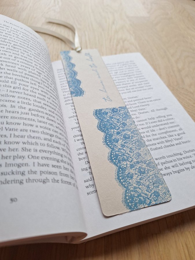 Ett bokmärke / a bookish bookmark handmade by me