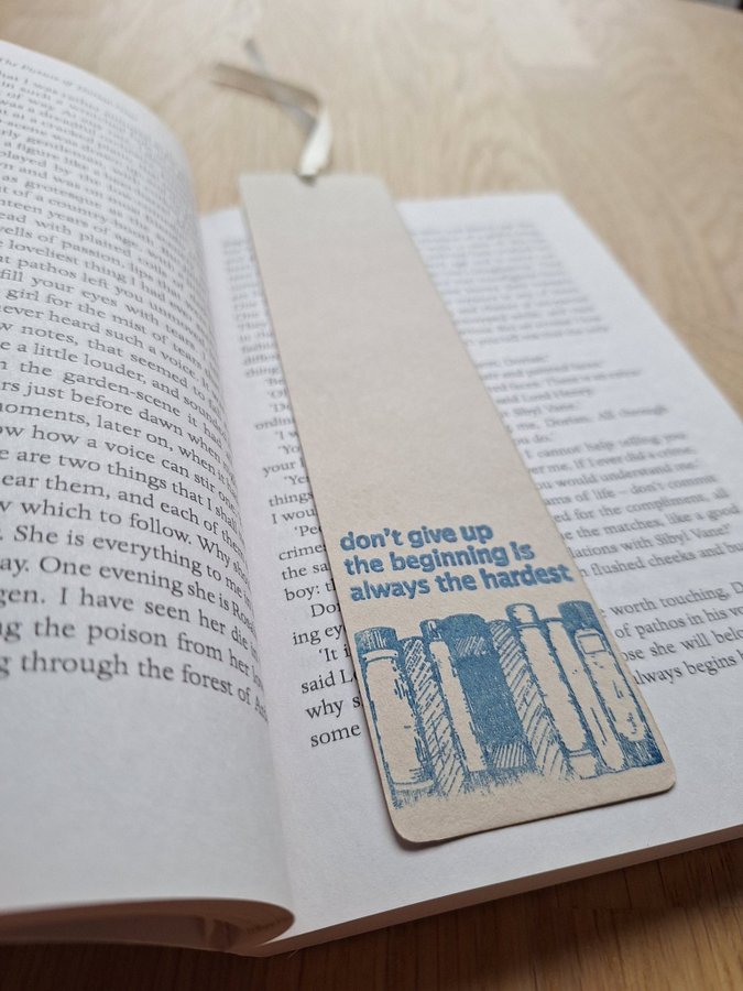 Ett bokmärke / a bookish bookmark handmade by me