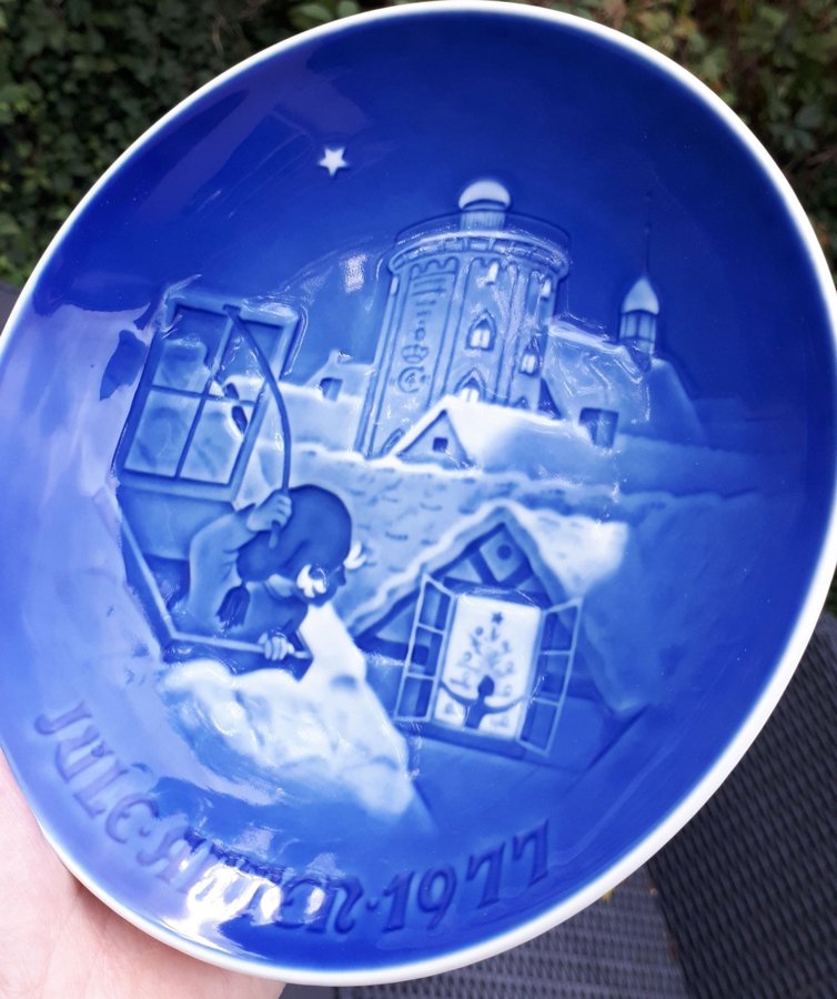 1977 Bing  Grøndahl Like-New Christmas Plate Buy up to 6 = pay shipping for 1!