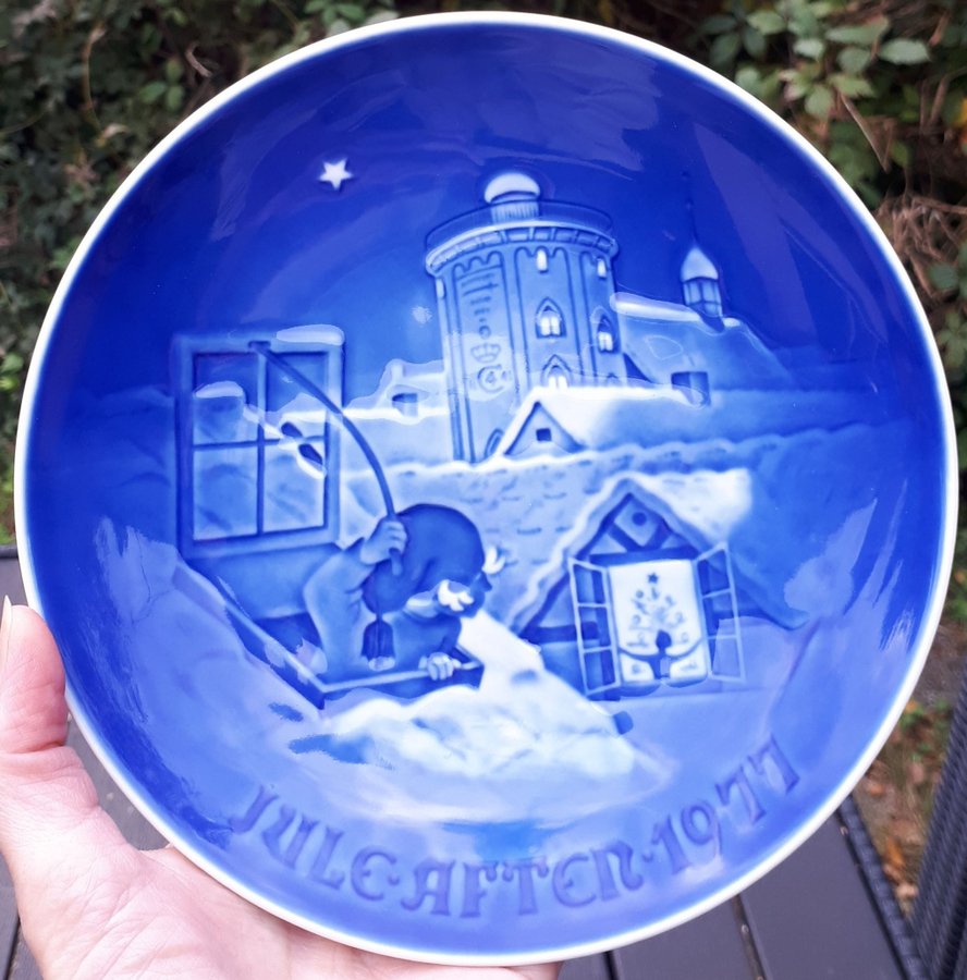 1977 Bing  Grøndahl Like-New Christmas Plate Buy up to 6 = pay shipping for 1!