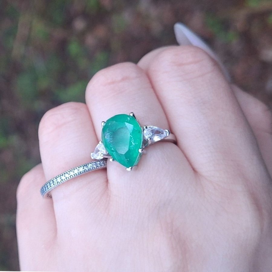 Emerald imitation silver ring 925