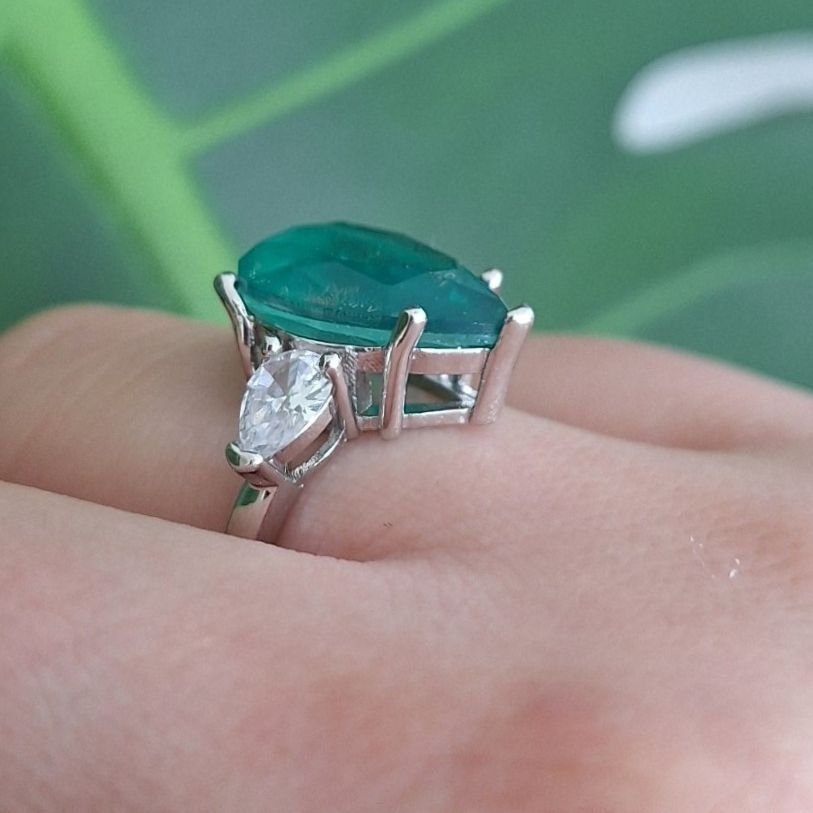 Emerald imitation silver ring 925