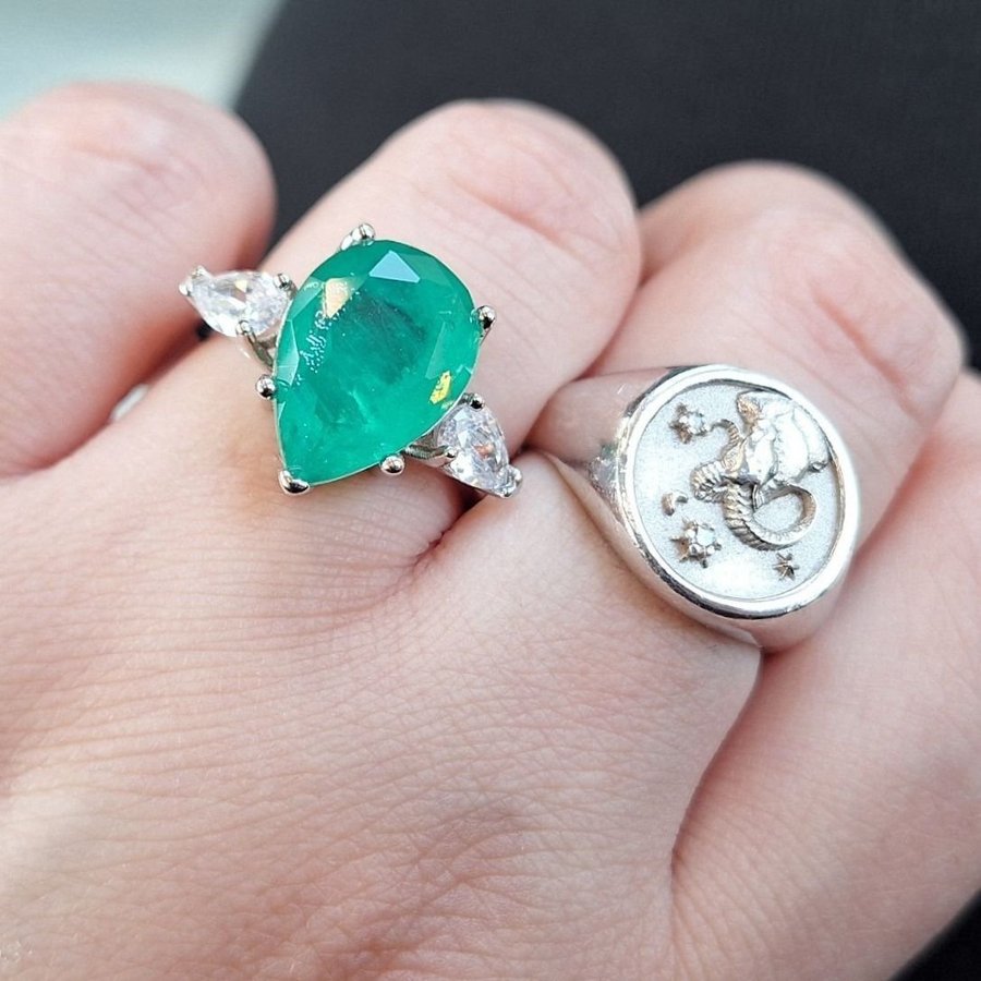 Emerald imitation silver ring 925