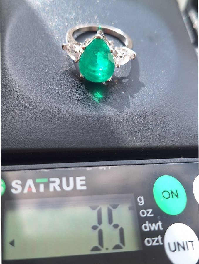 Emerald imitation silver ring 925