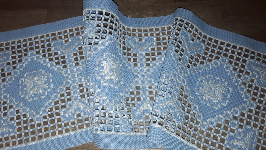 Retro Handbroderad vacker blå LÖPARE duk i Hardanger Välbroderad