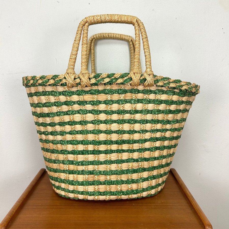 Vintage 60s woven straw basket